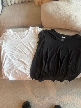 SO V-Neck Tee Pair in White and Black